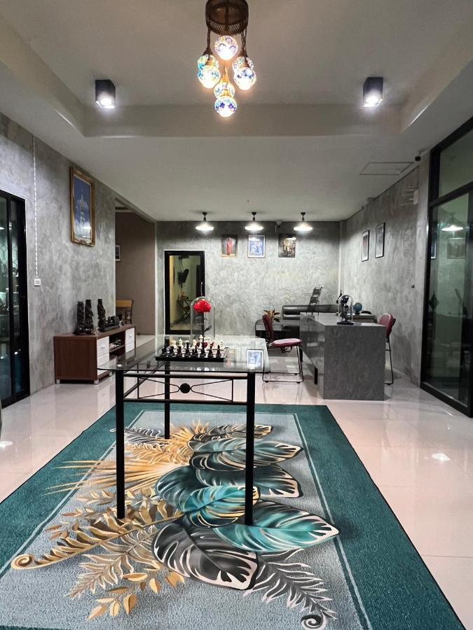 V Tharm Hotel 우돈타니 외부 사진