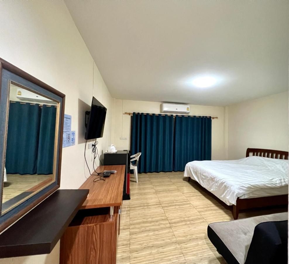 V Tharm Hotel 우돈타니 외부 사진