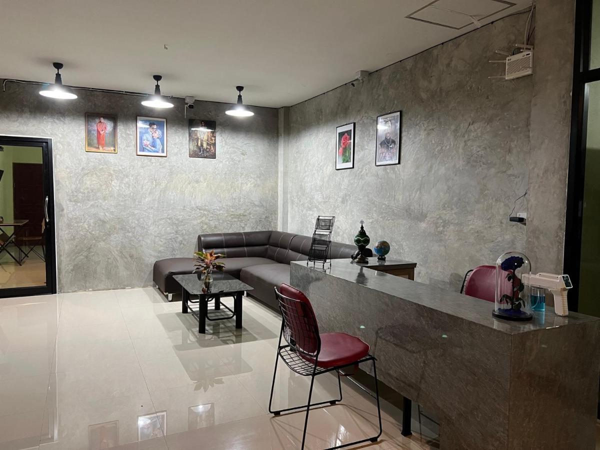V Tharm Hotel 우돈타니 외부 사진
