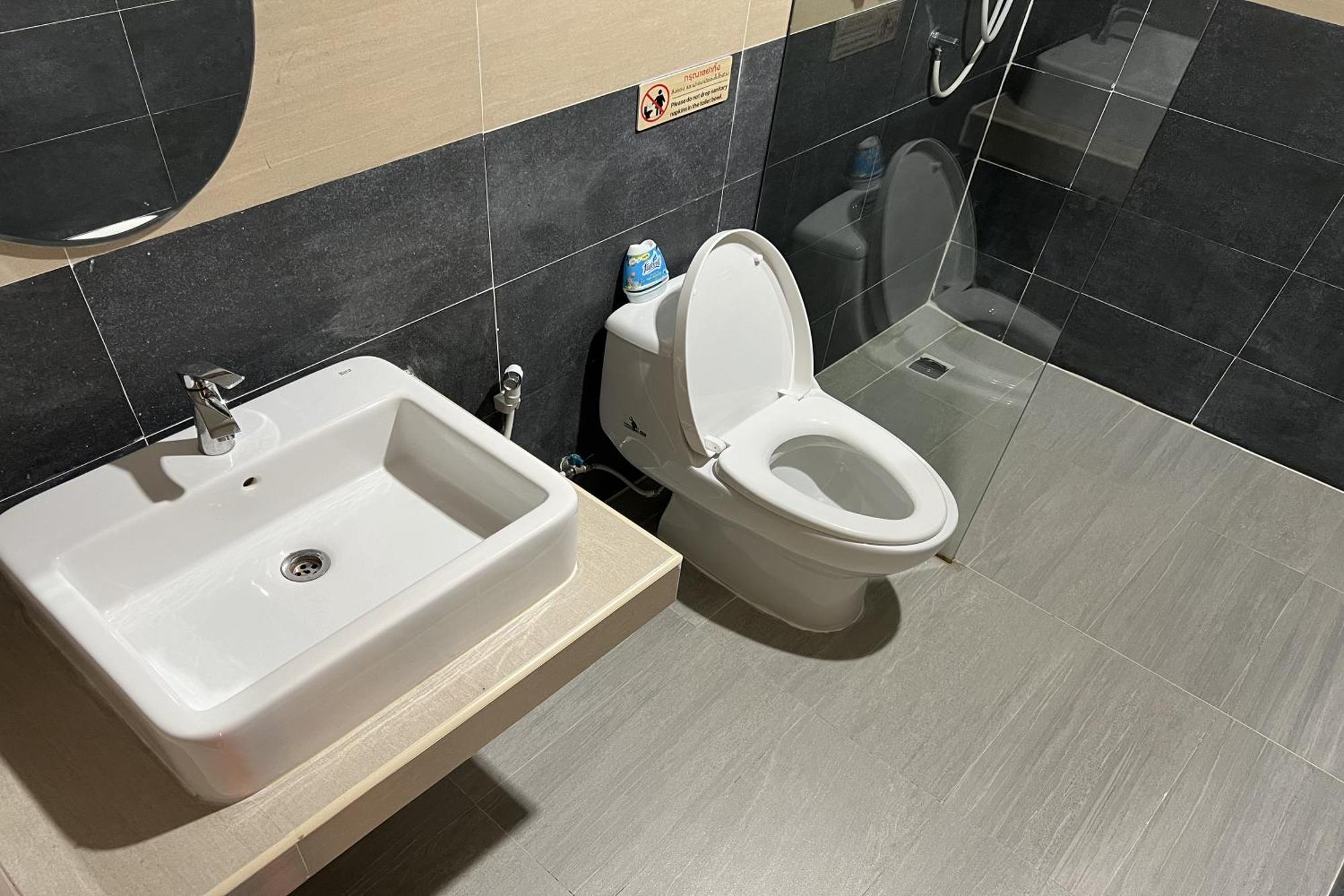 V Tharm Hotel 우돈타니 외부 사진