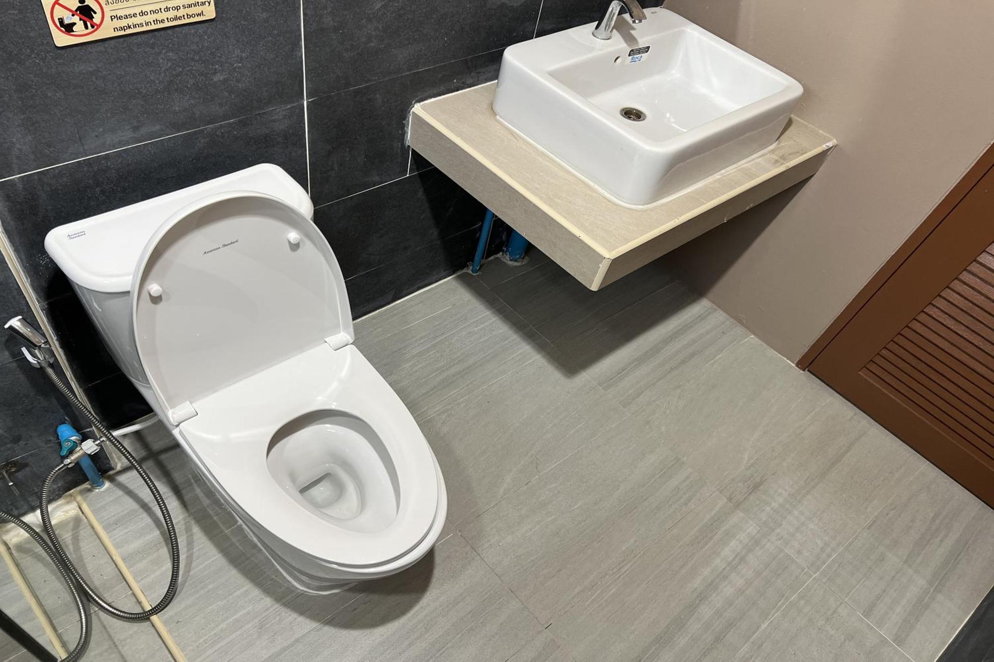 V Tharm Hotel 우돈타니 외부 사진