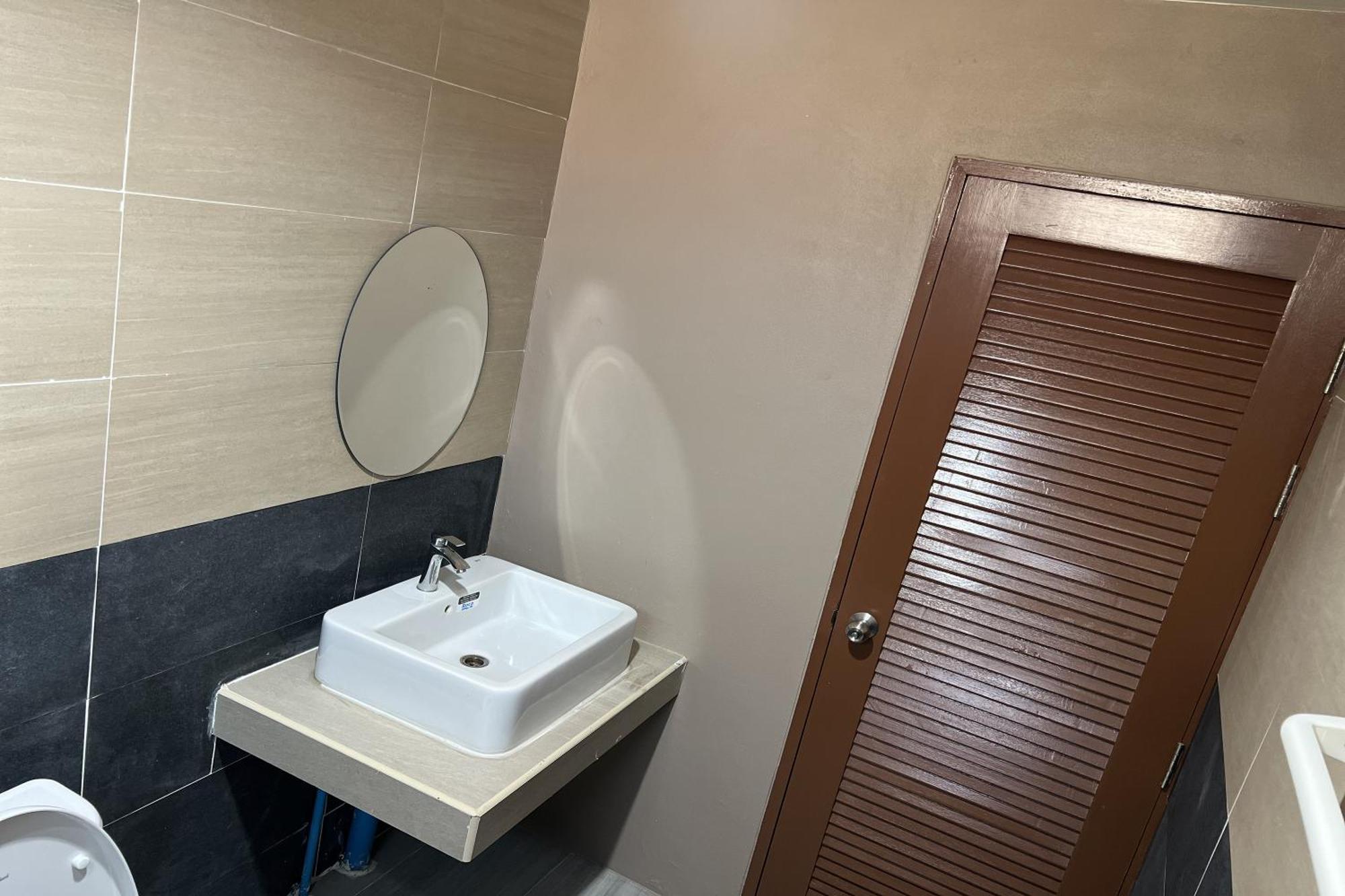 V Tharm Hotel 우돈타니 외부 사진
