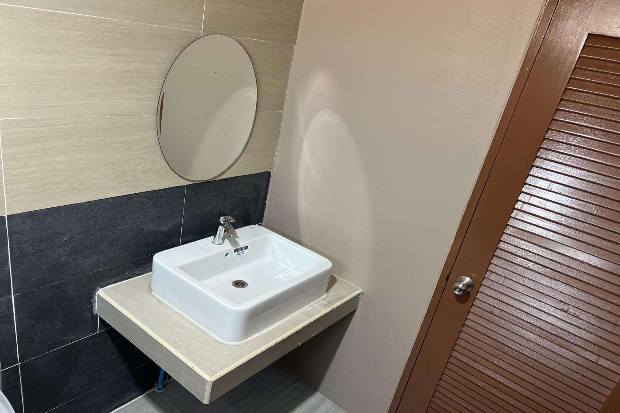 V Tharm Hotel 우돈타니 외부 사진