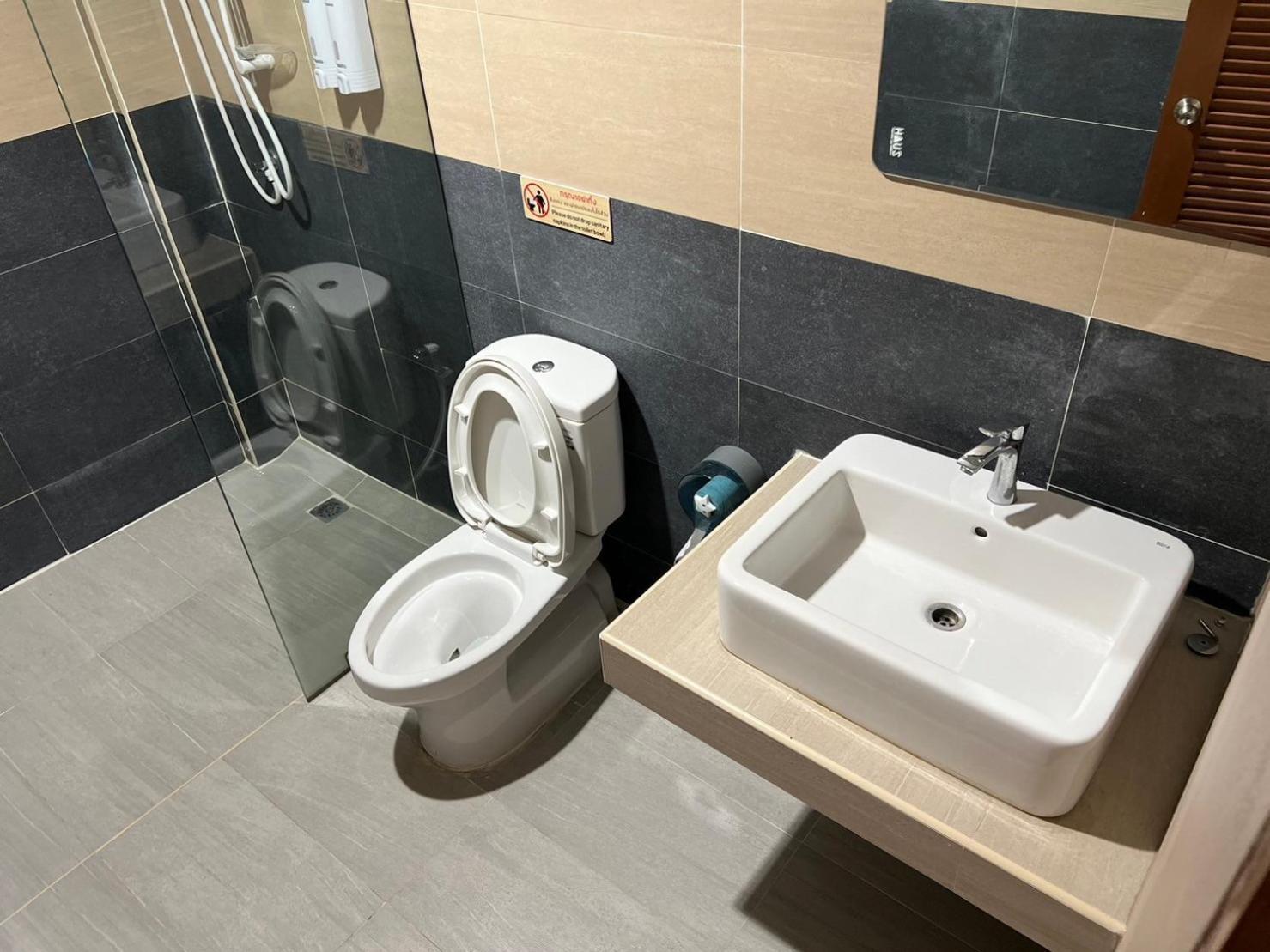 V Tharm Hotel 우돈타니 외부 사진